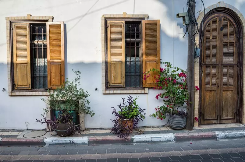 Neve Tzedek keyhost